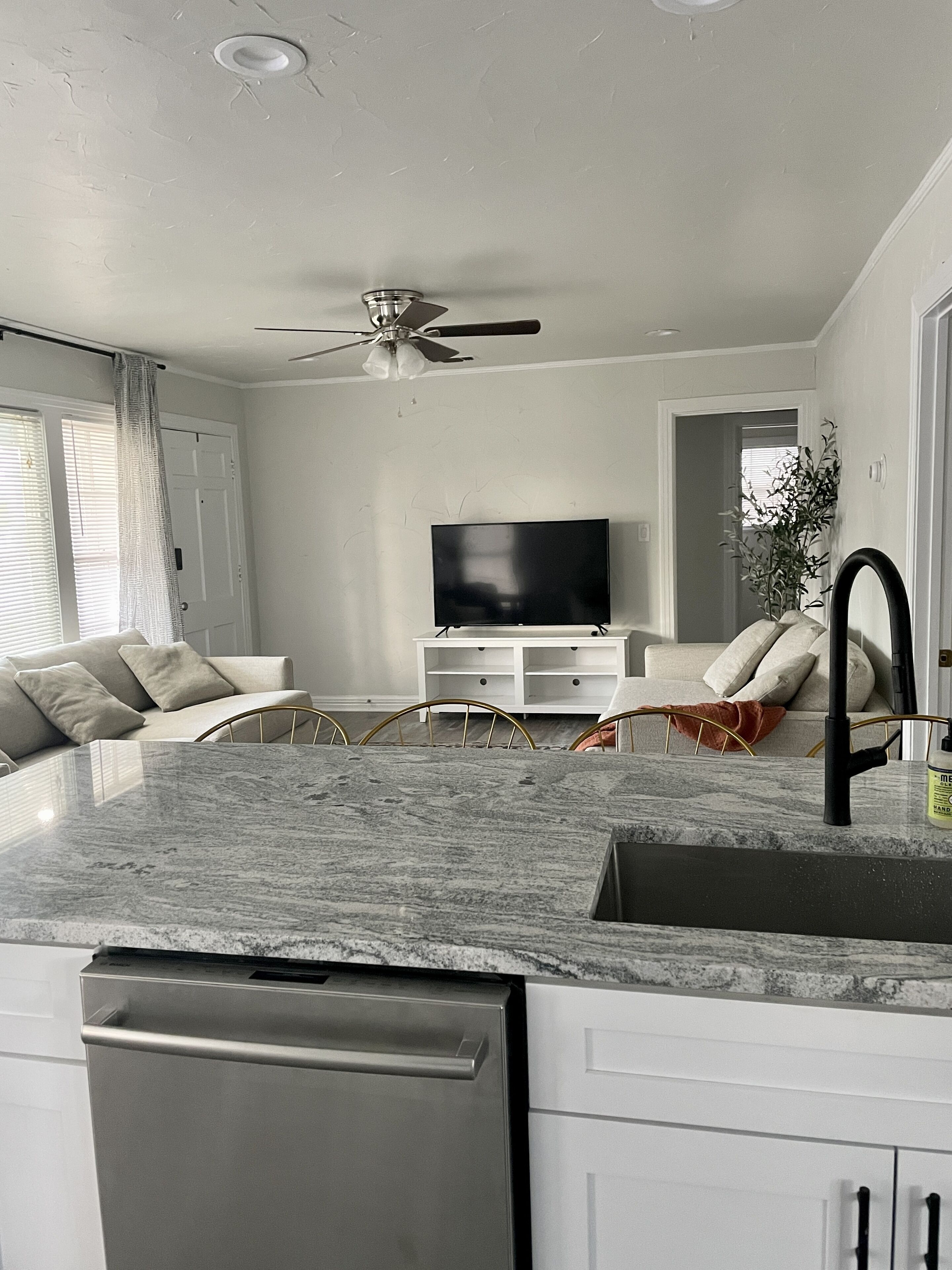 5 Minutes To Dickies Arena - Modern Renovated 2 Bedroom Home Plus Gameroom! - Ridglea Hills - Fort Worth