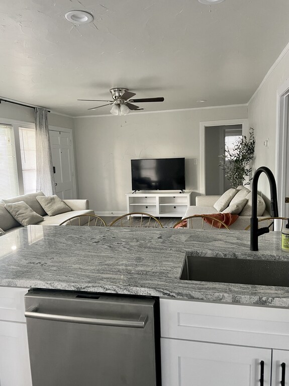 5 Minutes To Dickies Arena - Modern Renovated 2 Bedroom Home Plus Gameroom! - Ridglea Hills - Fort Worth