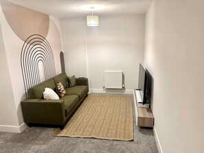 Apartment | Living area - 2 Bed Flat - Sleeps 4 - Balcony - Smoking (London)