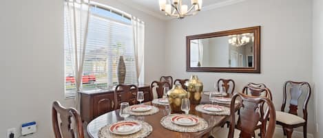 House, Multiple Beds, Pool Access, Pool View (RGC346) | Dining