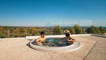 Jetted tub