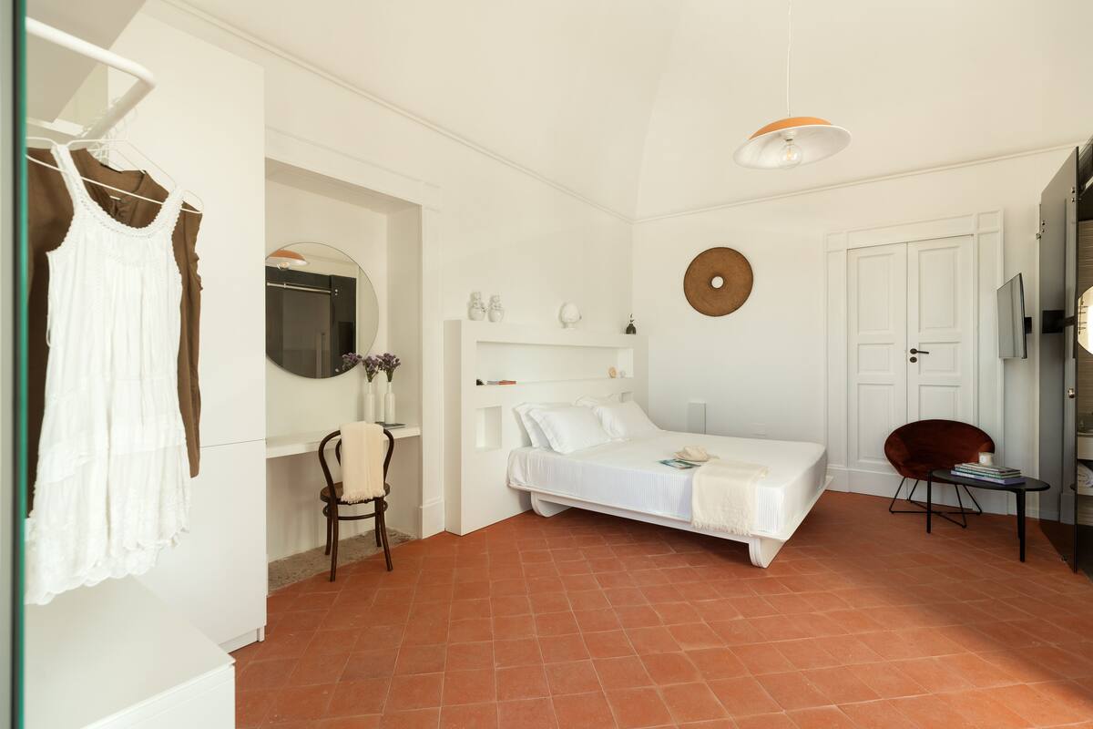 Deluxe Room, 1 King Bed, Balcony, Garden View | 1 bedroom, Egyptian cotton sheets, premium bedding, down comforters