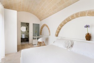 Superior Room, 1 King Bed, Private Pool, Garden View | Egyptian cotton sheets, premium bedding, down comforters, free minibar