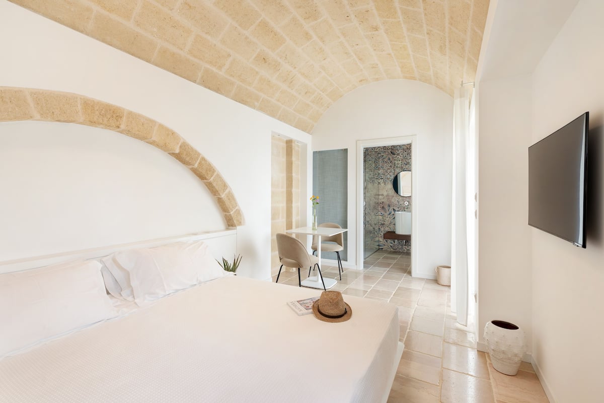 Superior Room, 1 King Bed, Private Pool, Garden View | 1 bedroom, Egyptian cotton sheets, premium bedding, down comforters
