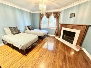 5 Schlafzimmer, Bügeleisen/Bügelbrett, kostenloses WLAN, Bettwäsche