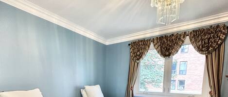 5 habitaciones, tabla de planchar con plancha y wifi gratis