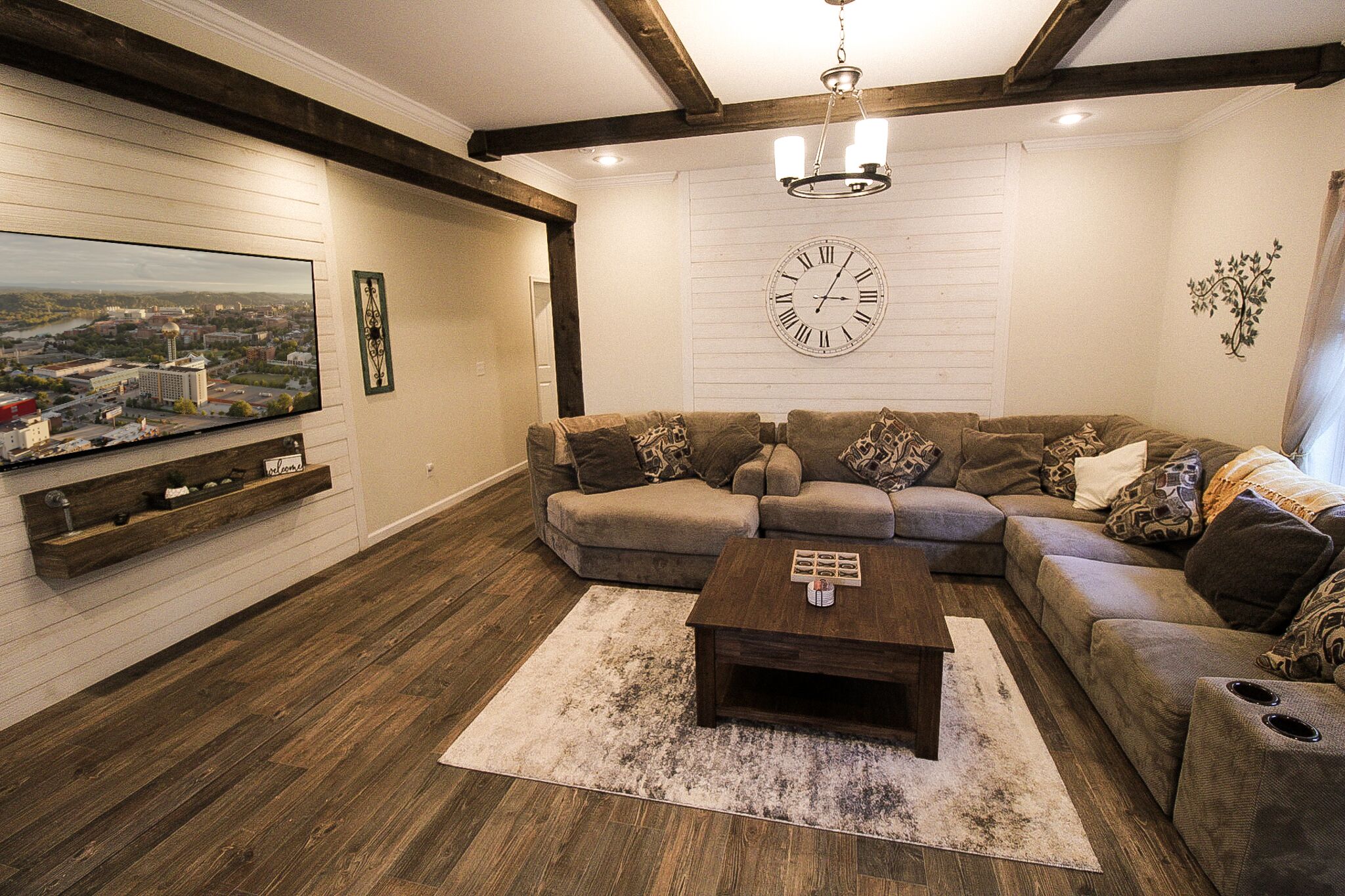 Farmhouse Chic Home in Maryville - Pet Friendly