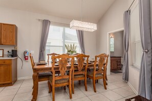 Ferienhaus, Mehrere Betten, Poolzugang (SP8157) | Speisen