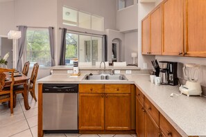 Maison, plusieurs lits, accès piscine (SP8157) | Cuisine privée | Cafetière/bouilloire