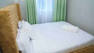 1 dormitori, planxa i posts de planxar, wifi i roba de llit