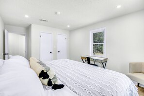 2 bedrooms, iron/ironing board, free WiFi, bed sheets