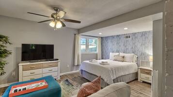 4 bedrooms, desk, iron/ironing board, free WiFi