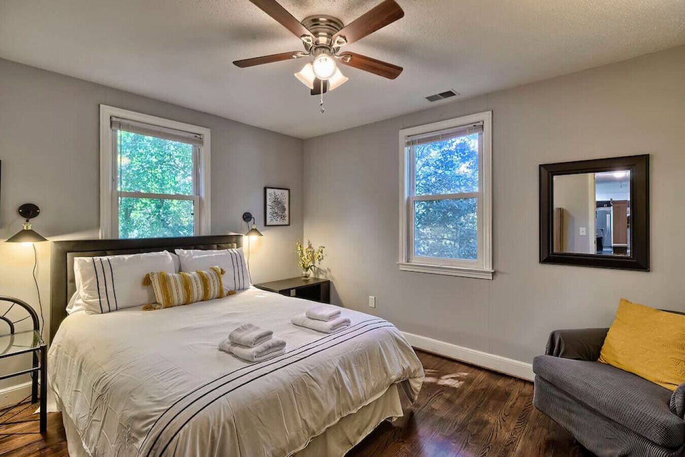 4 bedrooms, desk, iron/ironing board, free WiFi