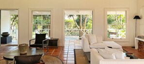 Living area - Kumbuk House, Franschhoek village (Franschhoek)
