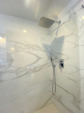 Shower, hair dryer, towels, soap - Cozy Historic Midtown Apartment  (Atlanta)