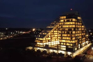 Apartment | Exterior - Immaculate Beauty Gem-5 Star Location- Pools - Gym (Accra)