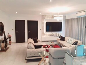 Apartment | Living area - Immaculate Beauty Gem-5 Star Location- Pools - Gym (Accra)