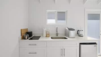 Fridge, microwave, stovetop, coffee/tea maker
