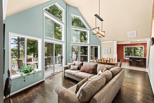 Spacious 6BR Lake Anna Retreat with Casino-Style Lower Level