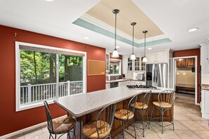 Kjøleskap, mikrobølgeovn, ovn og oppvaskmaskin