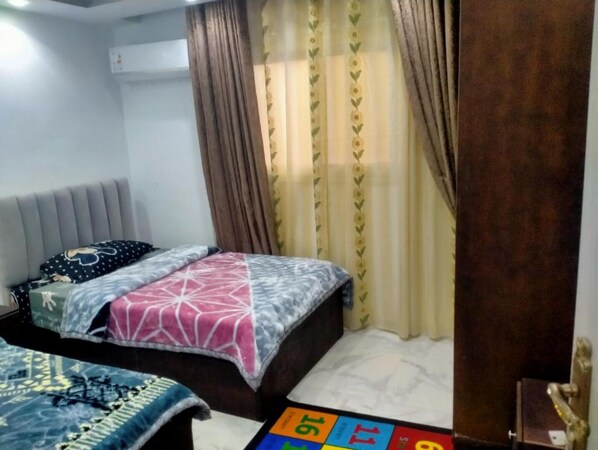 2 bedrooms, iron/ironing board, WiFi, bed sheets