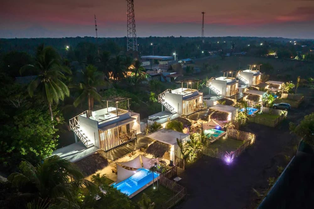 Luna Rossa Beach Villas