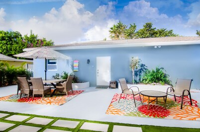 2/2 Juno House near Beach/Intracoastal bring  Boat  Large outdoor area. NPB Pool