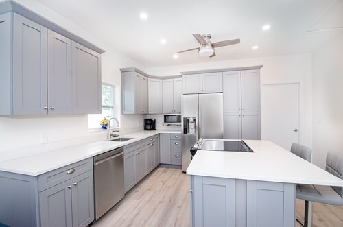 2/2 Juno House near Beach/Intracoastal bring  Boat  Large outdoor area. NPB Pool