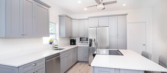 2/2 Juno House near Beach/Intracoastal bring  Boat  Large outdoor area. NPB Pool