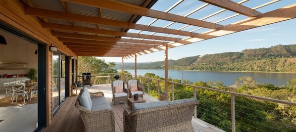 Terrace/patio - Willow Point on Swartvlei Lagoon, Sedgefield (Montemere Outward Bound)