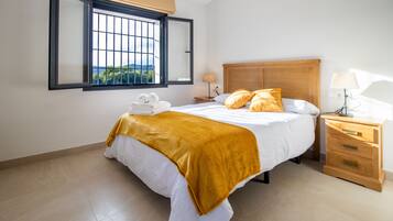 8 habitaciones, tabla de planchar con plancha, wifi y ropa de cama