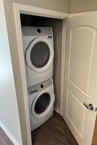 Modern Furnished 1 BD / 1 BA