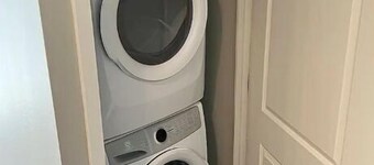 Modern Furnished 1 BD / 1 BA