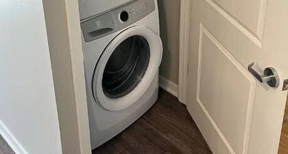 Modern Furnished 1 BD / 1 BA