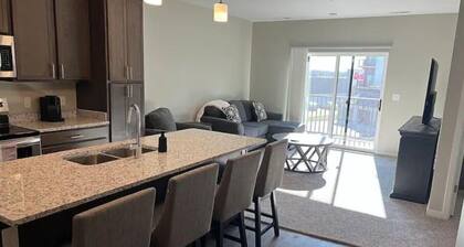 Modern Furnished 1 BD / 1 BA