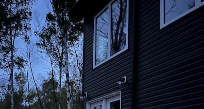 Romantic Getaway, Tiny High-Rise Cabin