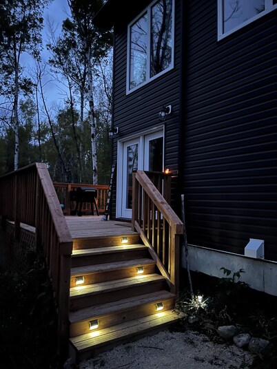 Romantic Getaway, Tiny High-Rise Cabin