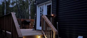 Romantic Getaway, Tiny High-Rise Cabin