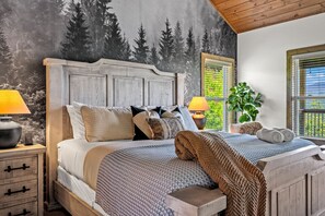 3 bedrooms, iron/ironing board, travel cot, free WiFi - Christmas Decor-King Beds-Pool Table-Air Hockey-Mtn Views-Cozy Fireplace (Gatlinburg)