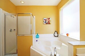 Jetted bath, towels - Your Lake Front Hideaway in Paradise Hideaway in Paradise - 7BR Luxurious Villa (Kissimmee)