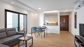 TV - Brand New 2 BDR Flat W/Rooftop Pool by LovelyStay (Olhao)