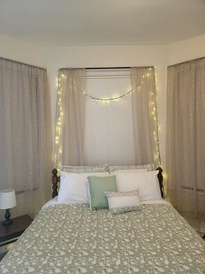 3 bedrooms, iron/ironing board, WiFi, bed sheets