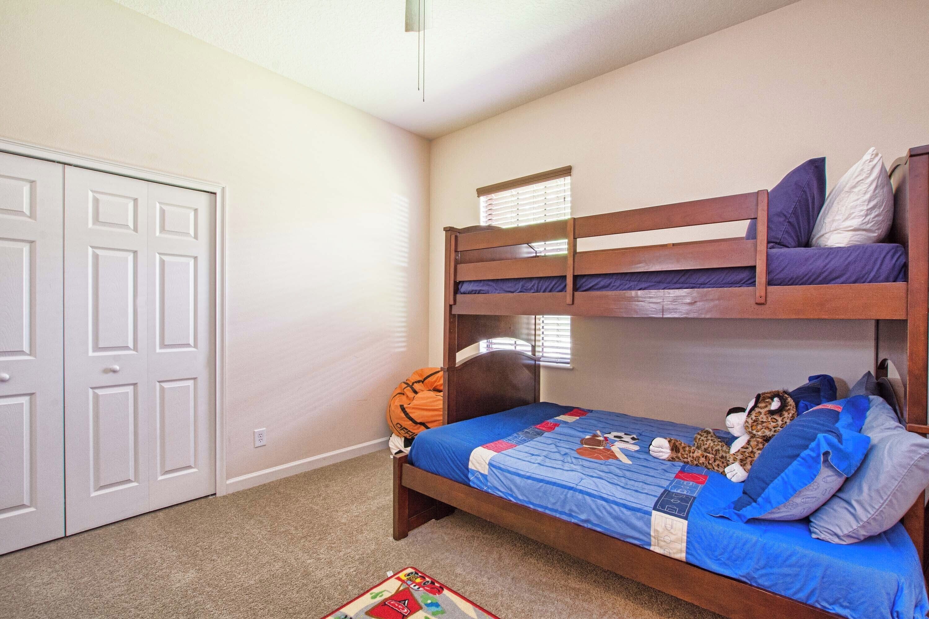 4 bedrooms, iron/ironing board, free WiFi, bed sheets