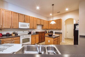 Coffee/tea maker, fridge, microwave, oven