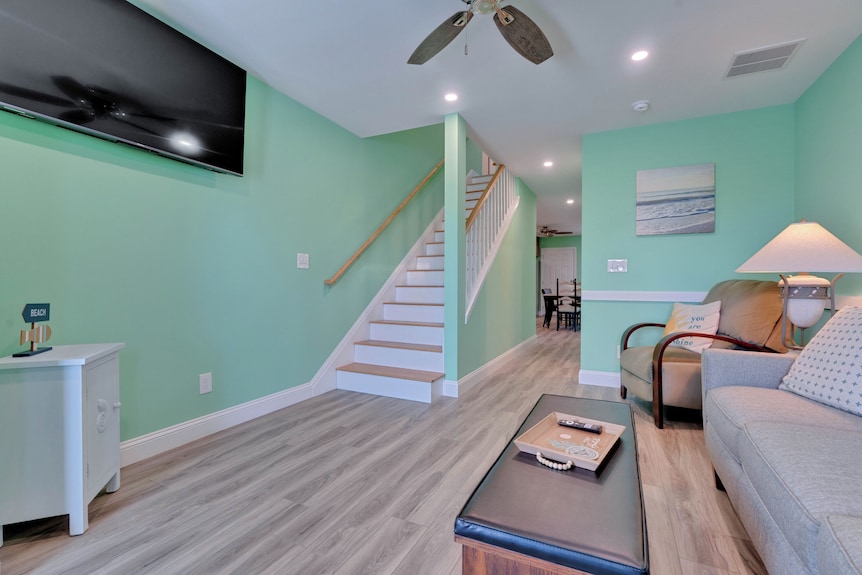 Across The Street From The Beach With Ev Charger. Unit B In Duplex - Old Orchard Beach, ME