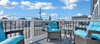 Brand NEW, Family Friendly| Up to 16 guests |  Walk to the Beach | Back Yard | EV Charger