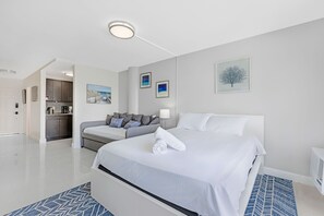 1 bedroom, iron/ironing board, free WiFi - Waterfront condo Studio - Free Parking (North Bay Village)