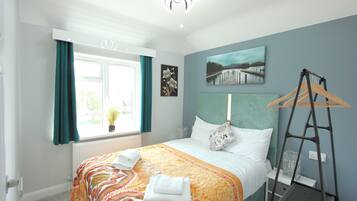 3 bedrooms, iron/ironing board, WiFi, bed sheets