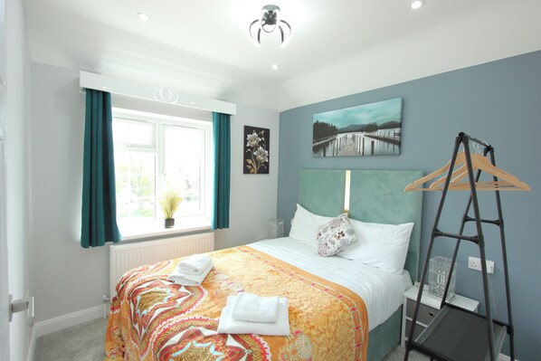 3 bedrooms, iron/ironing board, WiFi, bed sheets