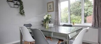 Deluxe 3 Bedroom 2 Bath House &Parking by CozyNest